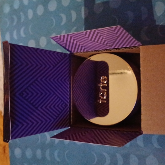 New in box tarte Foundation - Picture 3 of 4